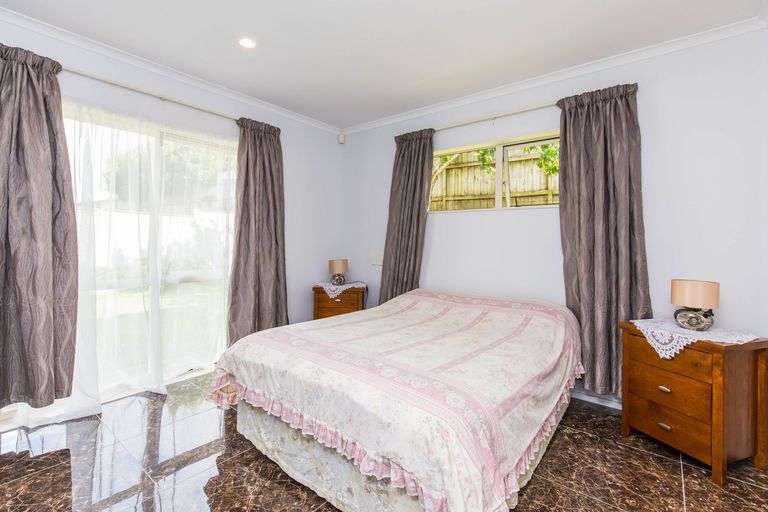 Photo of property in 10 Villino Place, Randwick Park, Auckland, 2105