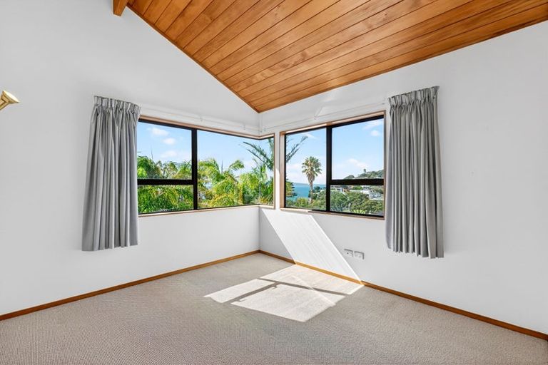 Photo of property in 2/50 Masterton Road, Rothesay Bay, Auckland, 0630