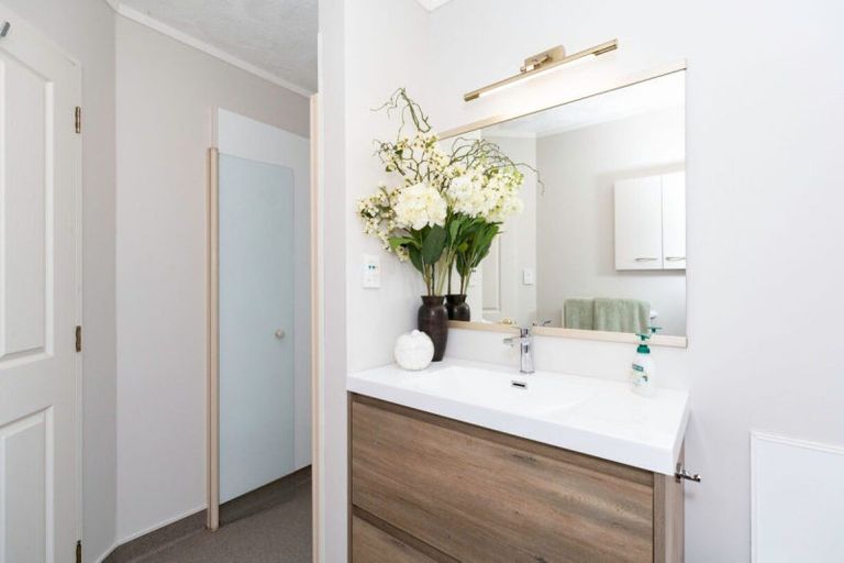 Photo of property in 9 Garth Road, Levin, 5571