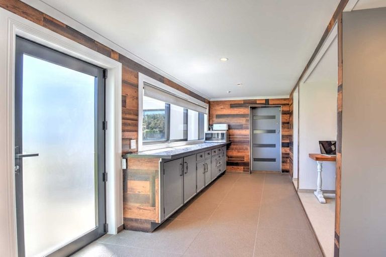 Photo of property in 101 Seaward Road, Edendale, 9825