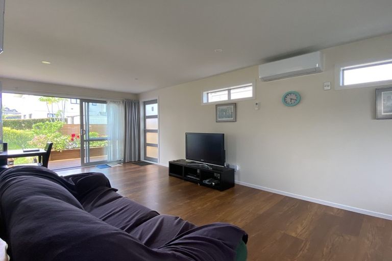 Photo of property in 17a Knightsbridge Drive, Forrest Hill, Auckland, 0620