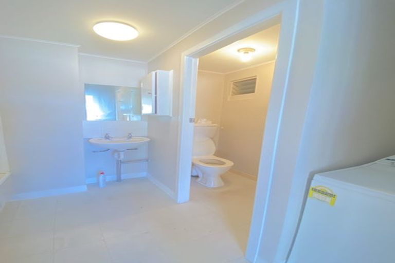 Photo of property in Churchill Flats, 213 The Terrace, Wellington Central, Wellington, 6011