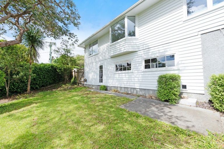 Photo of property in 48 Homewood Crescent, Karori, Wellington, 6012