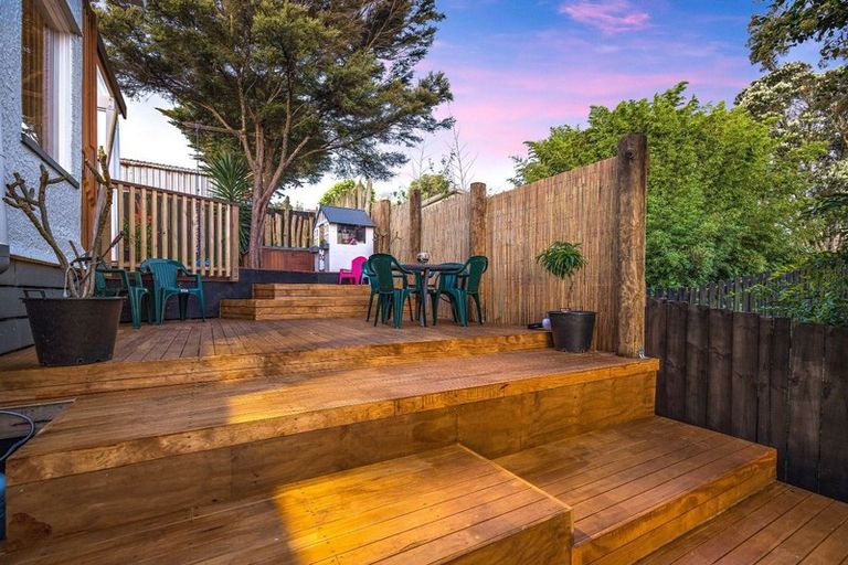 Photo of property in 1/13 Woodhouse Place, West Harbour, Auckland, 0618