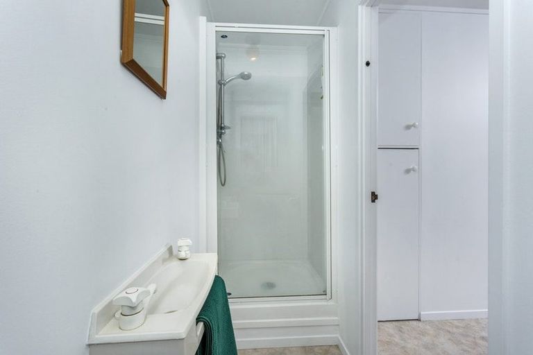 Photo of property in 64 Eskdale Road, Birkdale, Auckland, 0626