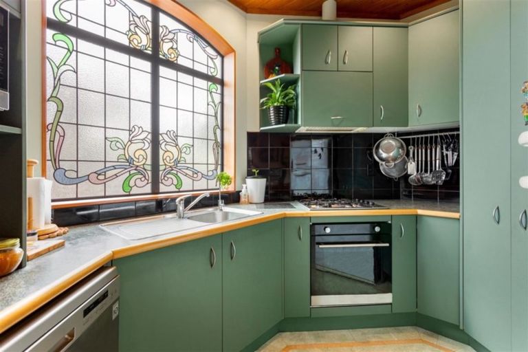 Photo of property in 15b Harrybrook Road, Green Bay, Auckland, 0604