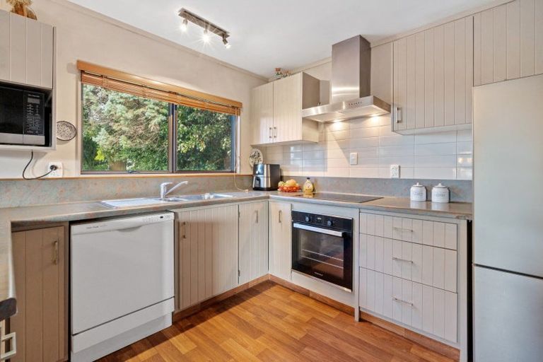 Photo of property in 66 Welcome Bay Road, Welcome Bay, Tauranga, 3112