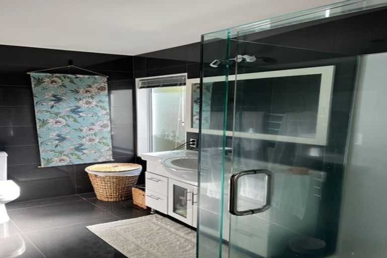 Photo of property in 24 Randwick Place, Randwick Park, Auckland, 2105