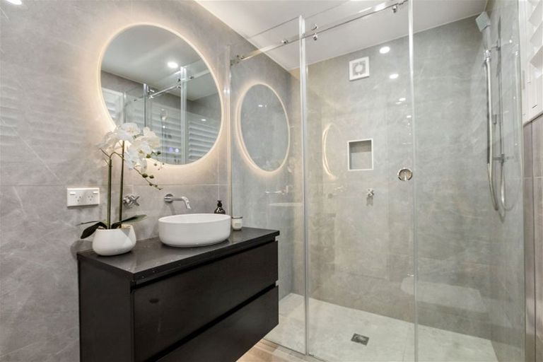 Photo of property in 5b Reynolds Place, Torbay, Auckland, 0630