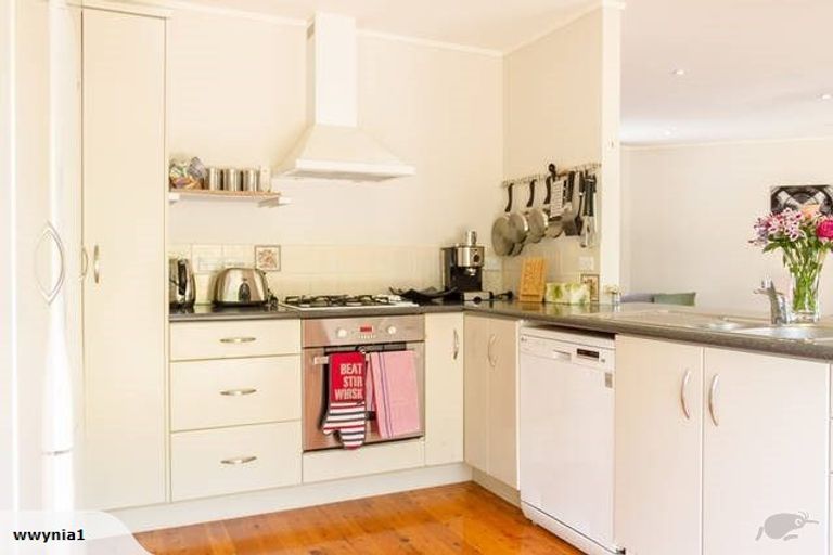 Photo of property in 24a Korotaha Terrace, Rothesay Bay, Auckland, 0630