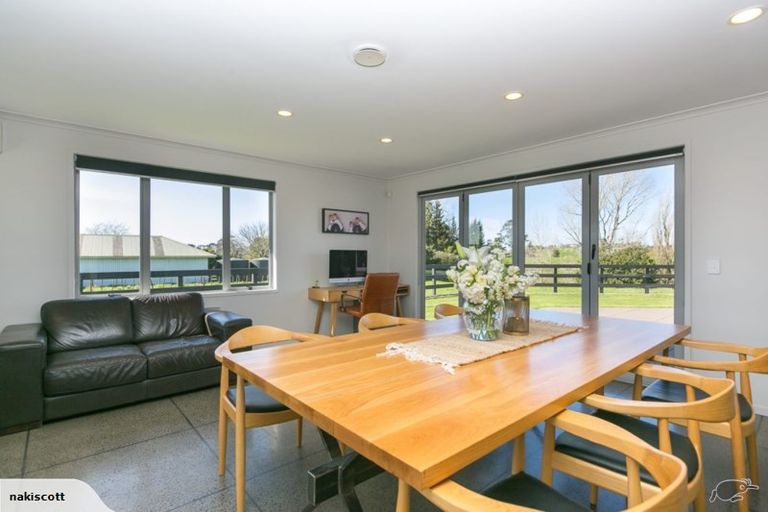 Photo of property in 563 Richmond Road, Lepperton, New Plymouth, 4373