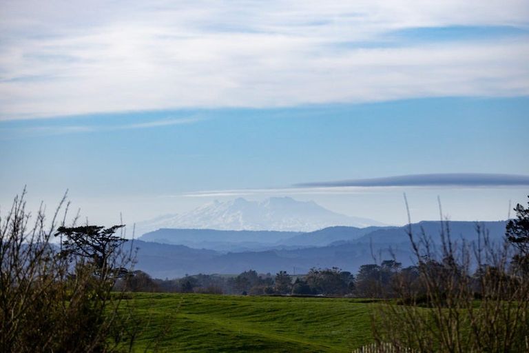 Photo of property in 403 Opunake Road, Cardiff, Stratford, 4391