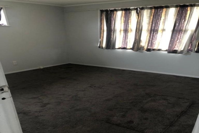 Photo of property in 16 Tironui Station Road East, Papakura, 2112
