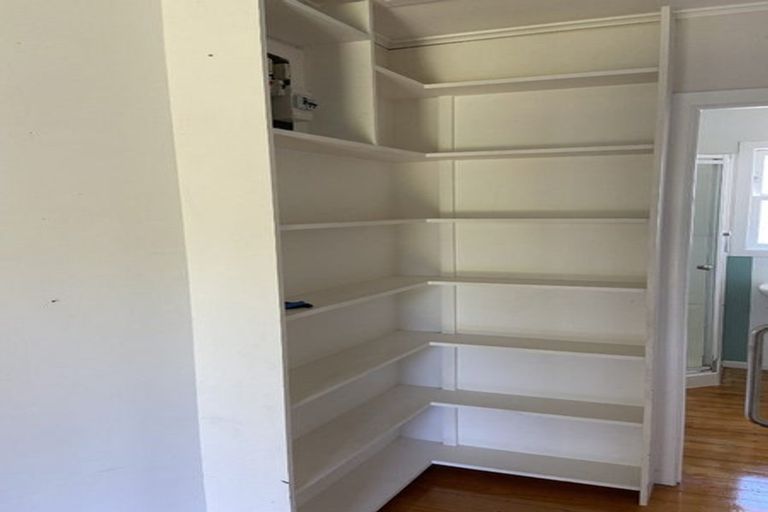 Photo of property in 14 Hereford Street, Te Atatu Peninsula, Auckland, 0610