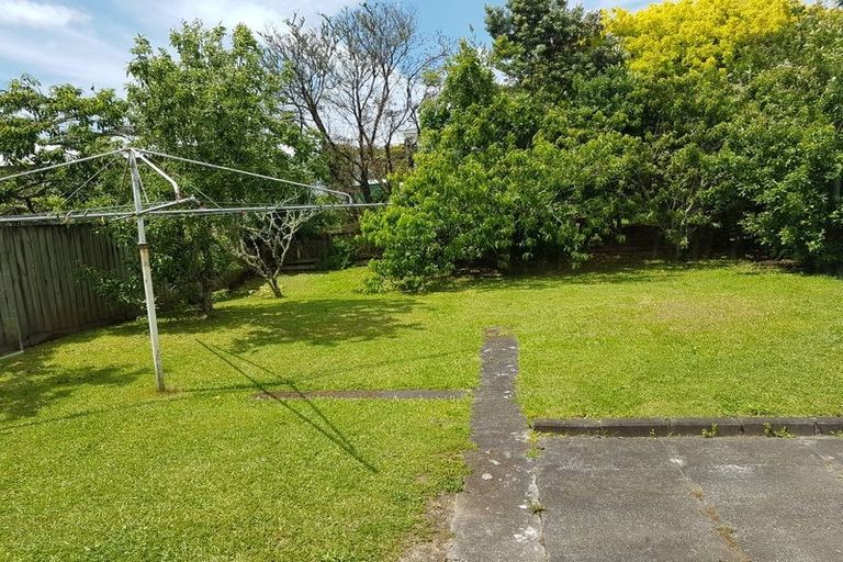 Photo of property in 17 Trinidad Road, Sunnynook, Auckland, 0620