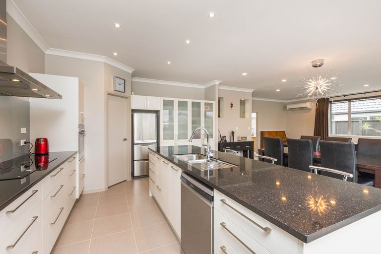 Photo of property in 7 Asola Place, Karaka, Papakura, 2113