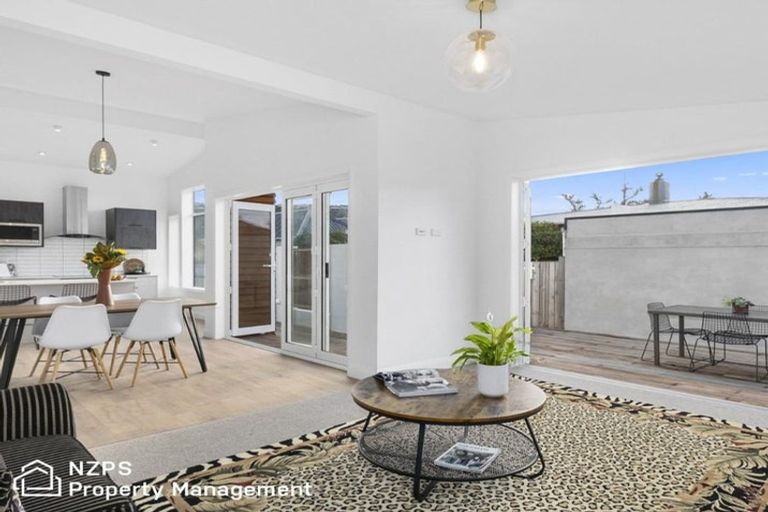 Photo of property in 5 West Avenue, Saint Clair, Dunedin, 9012