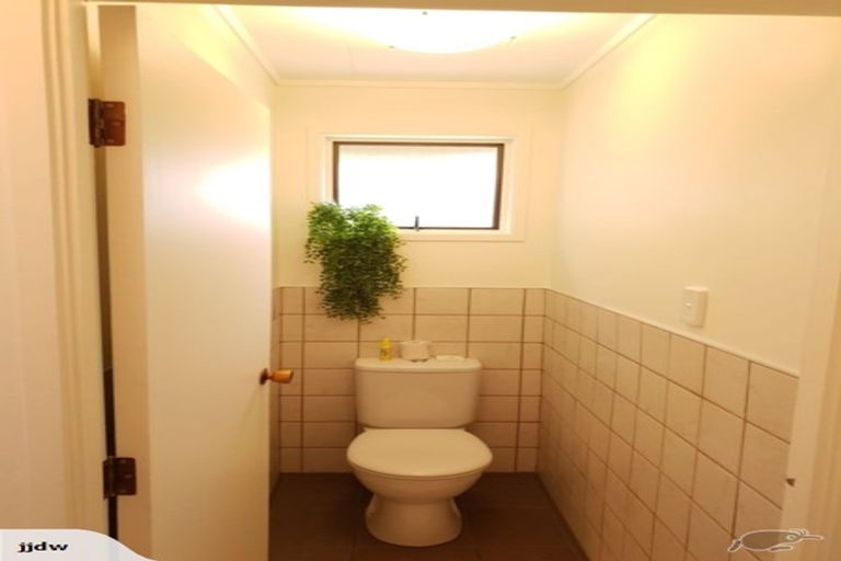 Photo of property in 35 Claverdon Drive, Massey, Auckland, 0614