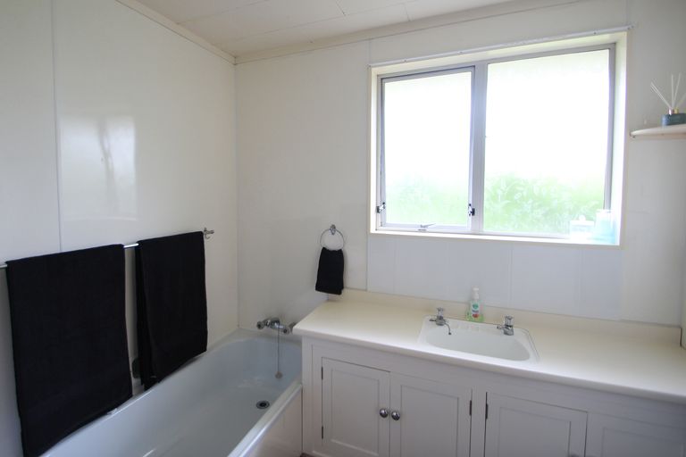 Photo of property in 39 Awamoa Road, Holmes Hill, Oamaru, 9401