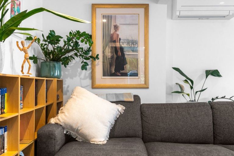 Photo of property in 3/80 Onewa Road, Northcote Point, Auckland, 0627