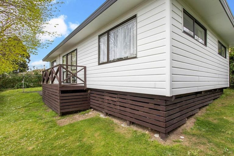 Photo of property in 2/58 Clevedon Road, Papakura, 2110