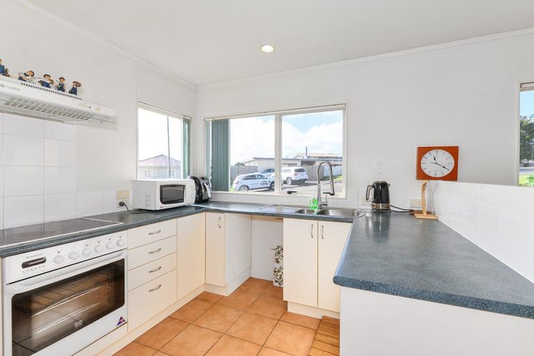 Photo of property in 60 Hewlett Road, Massey, Auckland, 0614