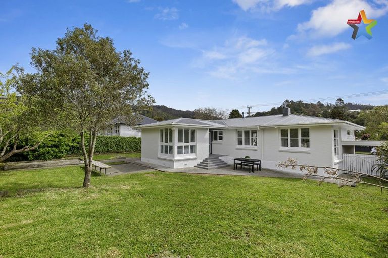 Photo of property in 347 Stokes Valley Road, Stokes Valley, Lower Hutt, 5019