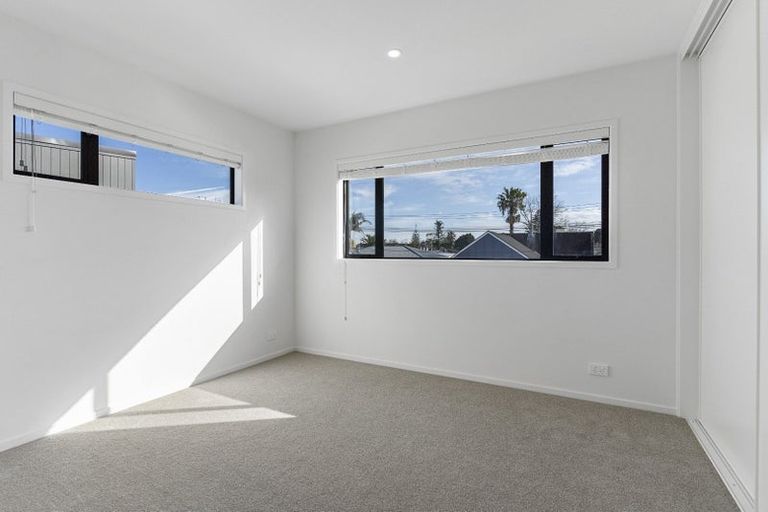 Photo of property in 2a Stokes Avenue, Te Atatu Peninsula, Auckland, 0610