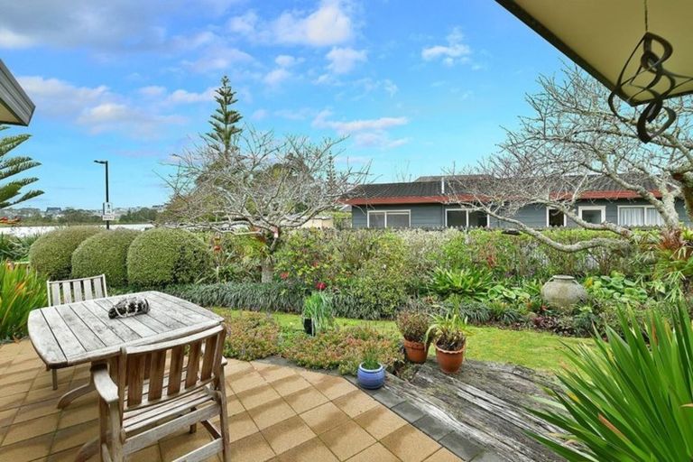 Photo of property in 28 Settlers Grove, Orewa, 0931
