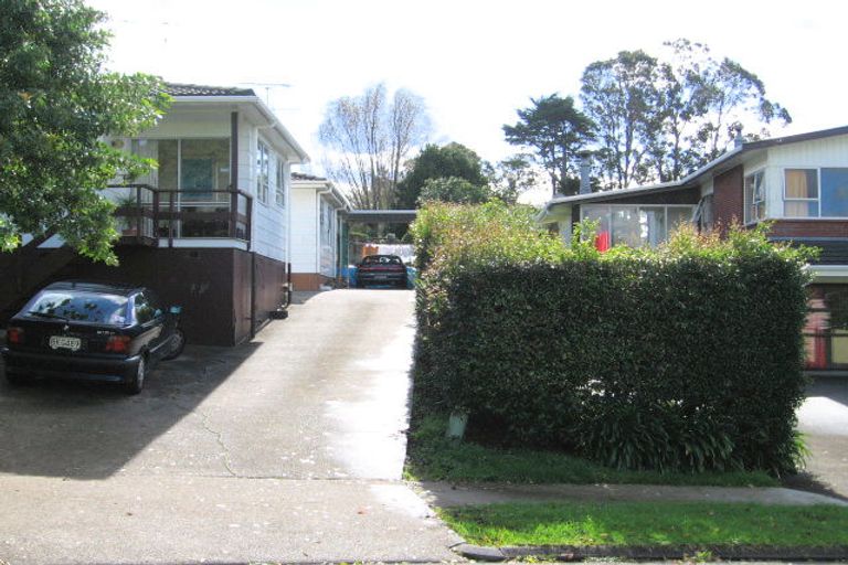 Photo of property in 2/7 Yarra Place, Botany Downs, Auckland, 2010