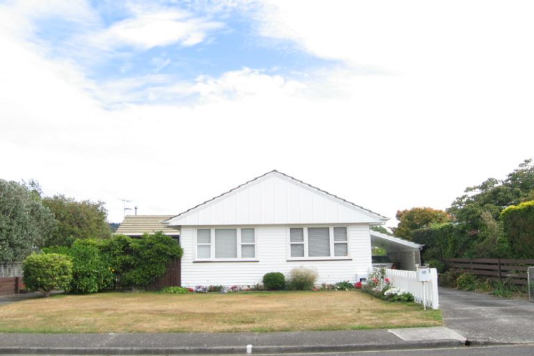 Photo of property in 17 Whirinaki Crescent, Heretaunga, Upper Hutt, 5018
