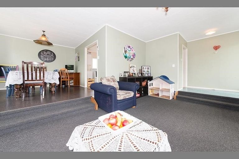 Photo of property in 145 Universal Drive, Henderson, Auckland, 0610