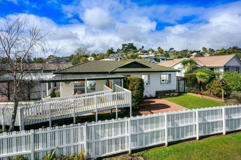 Photo of property in 74 Barbados Drive, Unsworth Heights, Auckland, 0632