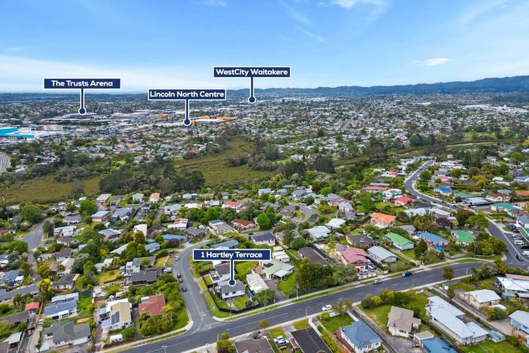 Photo of property in 1 Hartley Terrace, Massey, Auckland, 0614