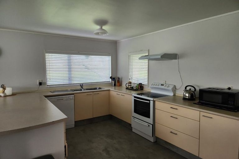 Photo of property in 2/11 Waterfront Road, Mangere Bridge, Auckland, 2022