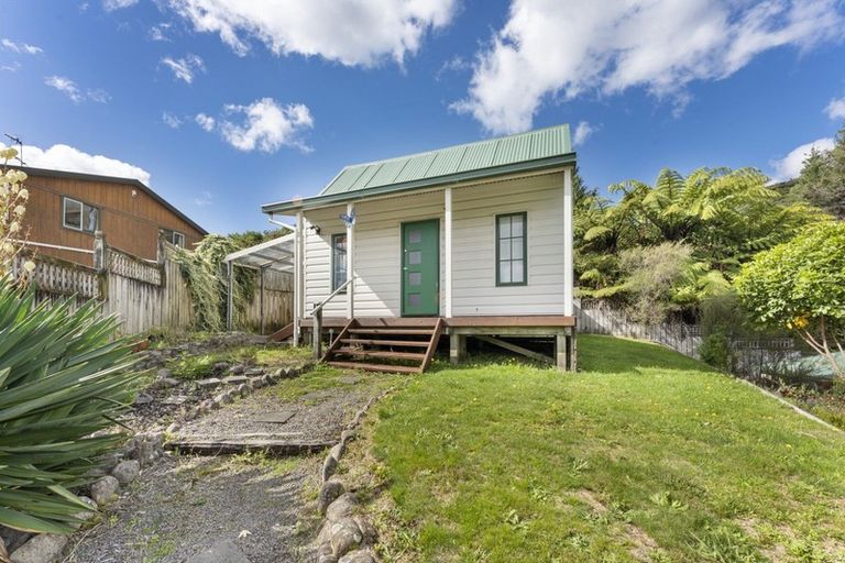 Photo of property in 2/9 Montgomery Street, Stokes Valley, Lower Hutt, 5019