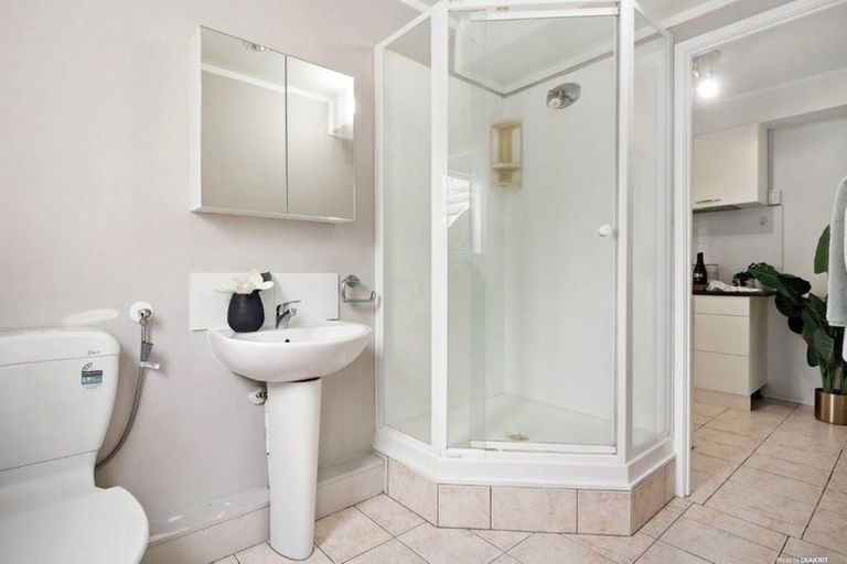 Photo of property in 2/54 Stapleford Crescent, Browns Bay, Auckland, 0630