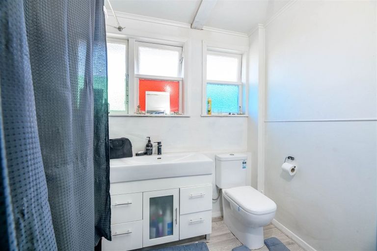 Photo of property in 4 Marie Crescent, Te Atatu South, Auckland, 0610