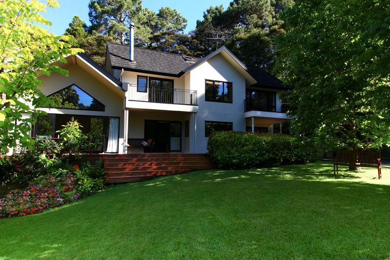 Photo of property in 182b Forest Hill Road, Waiatarua, Auckland, 0612