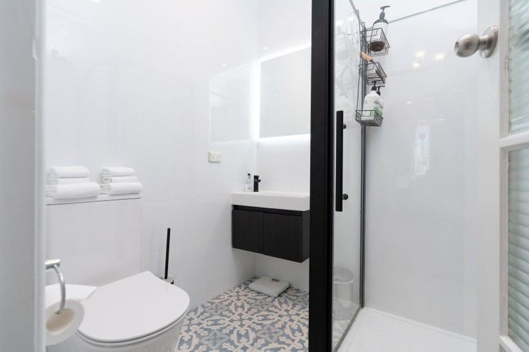 Photo of property in 10 Burnell Avenue, Thorndon, Wellington, 6011