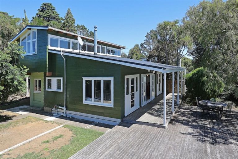 Photo of property in 4 Tasman Avenue, Henderson Valley, Auckland, 0614