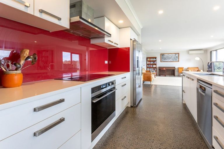 Photo of property in 103 Mcleod Road, South Head, Helensville, 0874