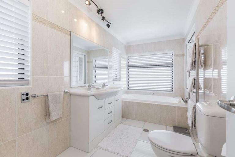 Photo of property in 52 Nautilus Drive, Gulf Harbour, Whangaparaoa, 0930