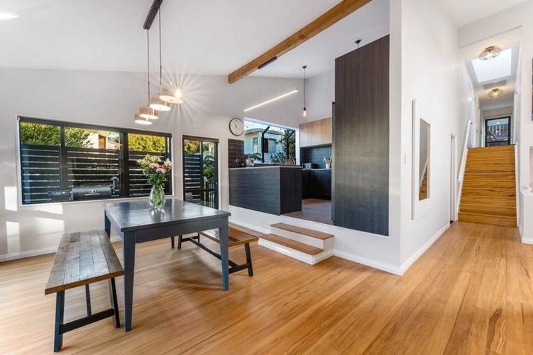 Photo of property in 2/21 Aorangi Place, Birkenhead, Auckland, 0626