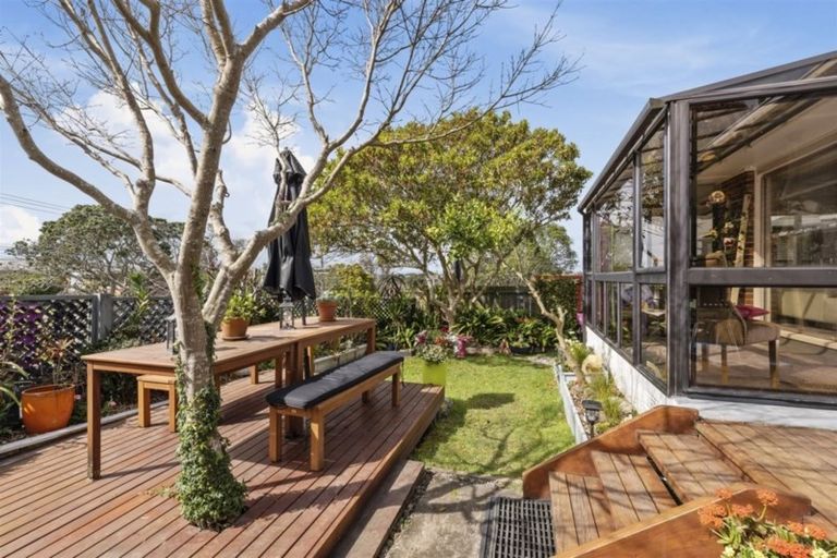 Photo of property in 2/39 Lake Road, Devonport, Auckland, 0624