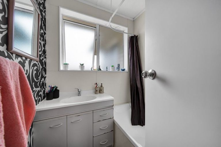 Photo of property in 35 Fantham Street, Hawera, 4610