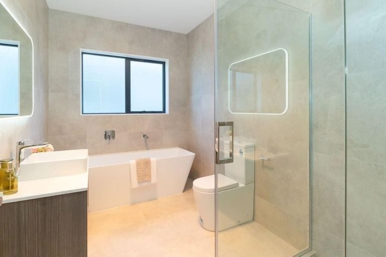 Photo of property in 27 Davey Crescent, Orewa, 0931