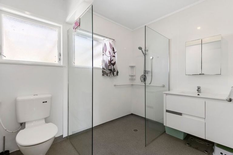 Photo of property in 123 Riverpark Crescent, Henderson, Auckland, 0610