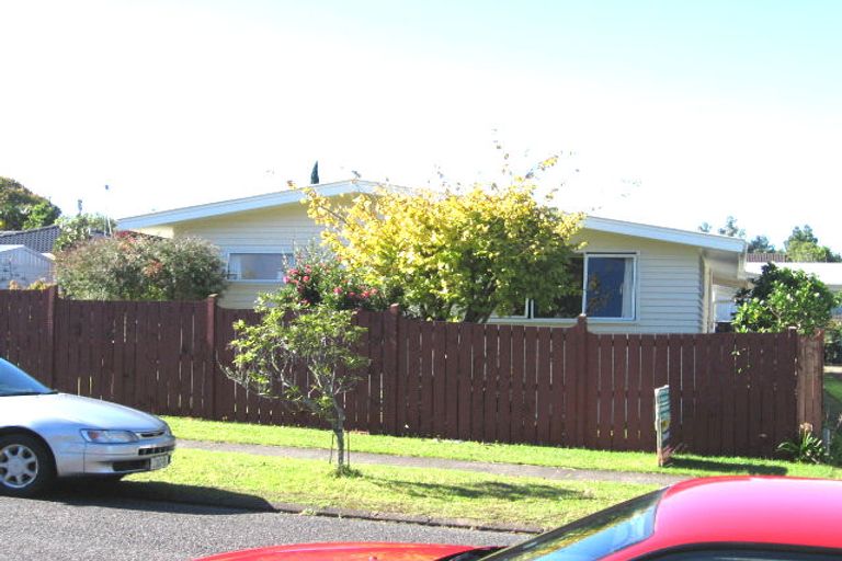 Photo of property in 10 Minaret Drive, Bucklands Beach, Auckland, 2014