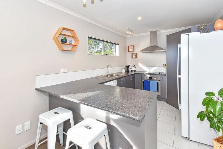 Photo of property in 9a Crispe Road, Clarks Beach, 2122